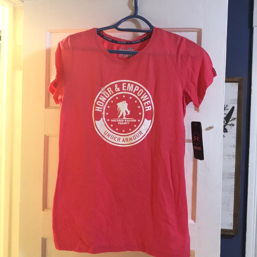 Under armor pink t-shirt